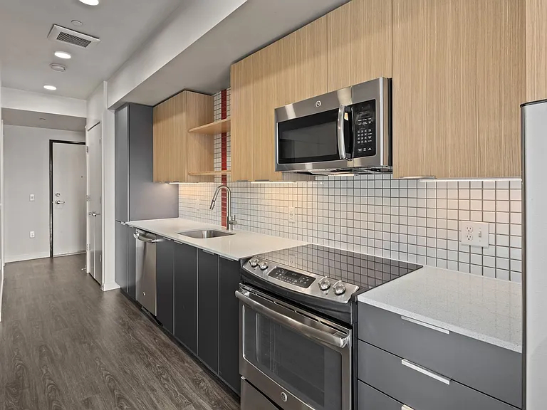 101 Broadway, Live Here, Go Anywhere — Photo 46