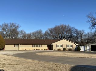 1808 Sharon Ct, Winfield, KS 67156