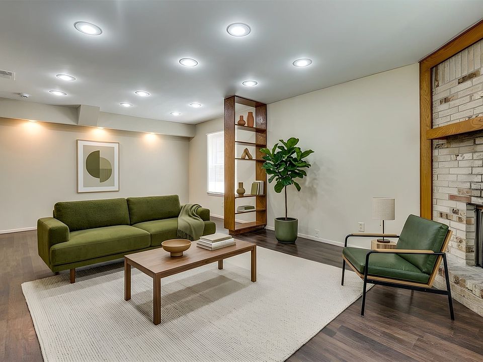 1st image of 110 Crandall Rd #112