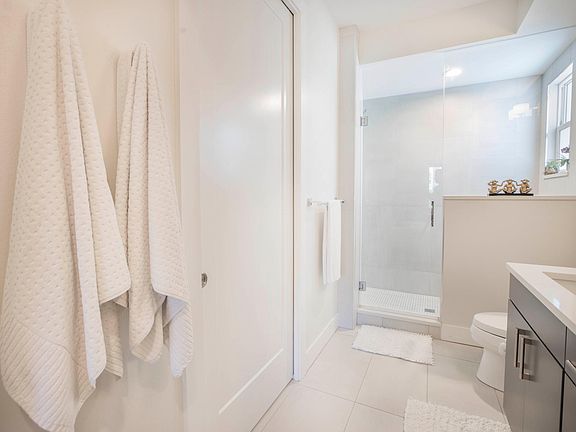 4th image of 536 4th Ave N #3