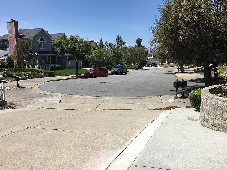 2nd image of 686 Heirloom Ct