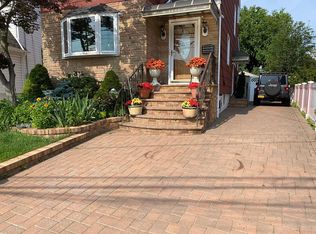 19 Amherst Rd, Valley Stream, NY 11581