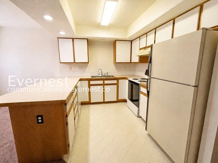3 bed, 2.5 bath, 1298 sqft, $1,995 — Photo 4