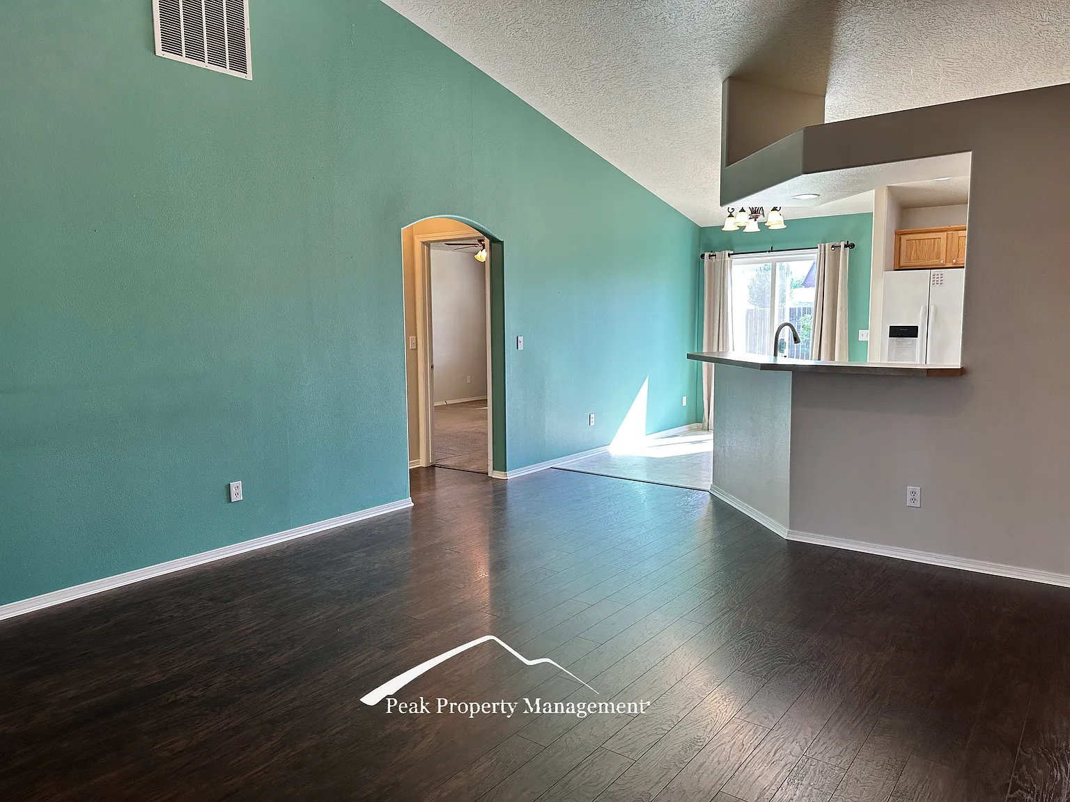 3 bed, 1340 sqft, $1,995 — Photo 2