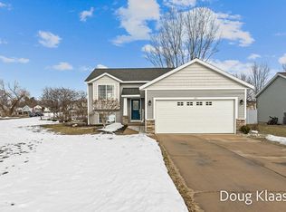 145 Bluefield Dr, Holland, MI 49424