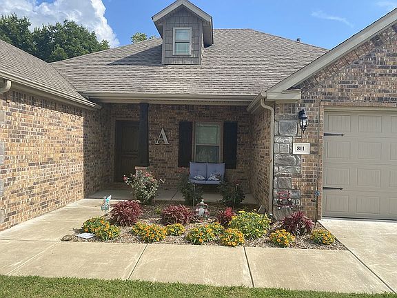 2nd image of 811 Sedgwick Dr