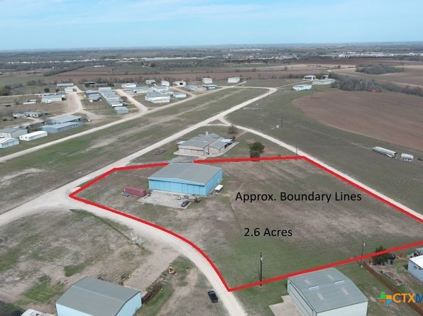 305 Windsock Ln, Marion, TX 78124