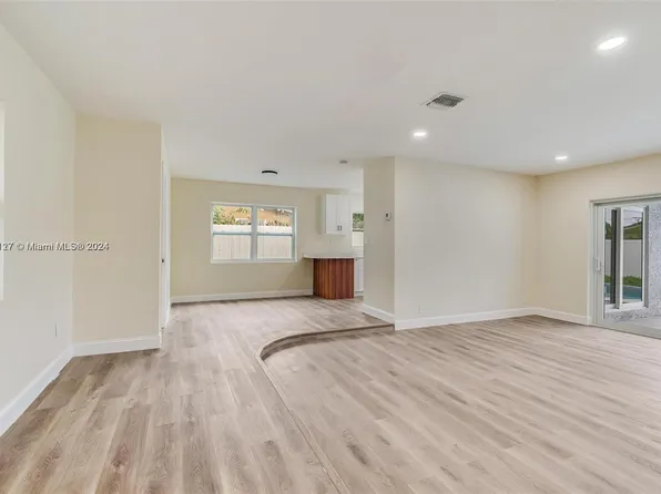 6451 SW 7th Ct, Pompano Beach, FL 33068