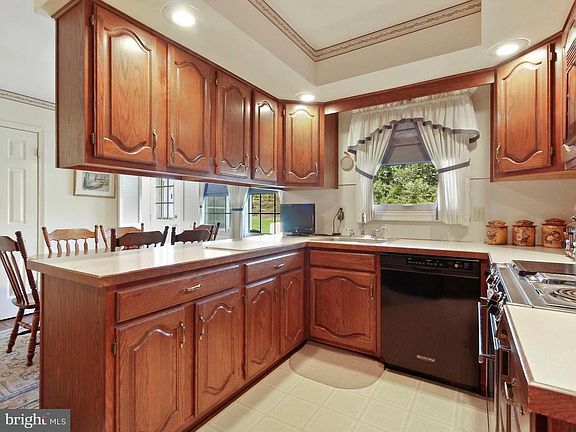 5th image of 3710 Starview Dr