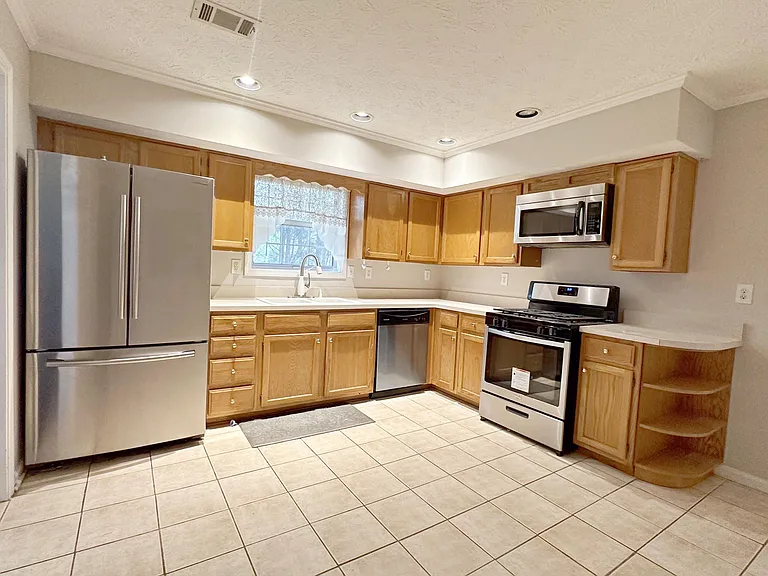 800 Trellis Pond Ct — Photo 4