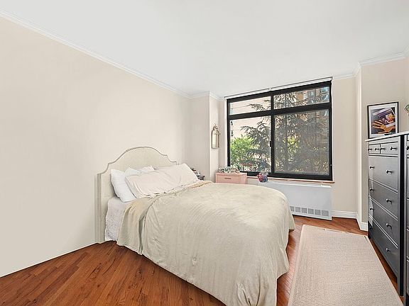 4th image of 400 E 70th St APT 206