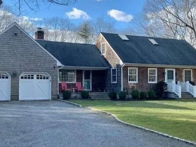 37 Foster Rd — Photo 1
