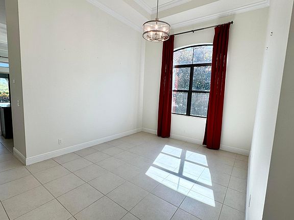 4th image of 320 SE Fascino Circle
