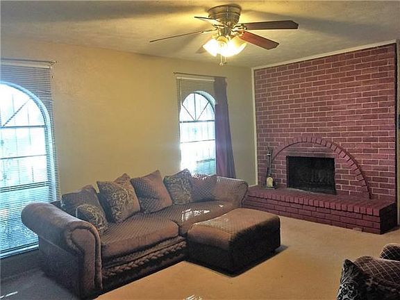 3rd image of 6910 Nandina Dr