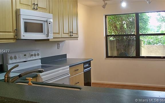 4th image of 9940 NW 41st St #21