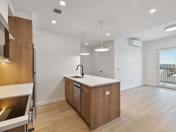 3rd image of 1615 Cedar St #472