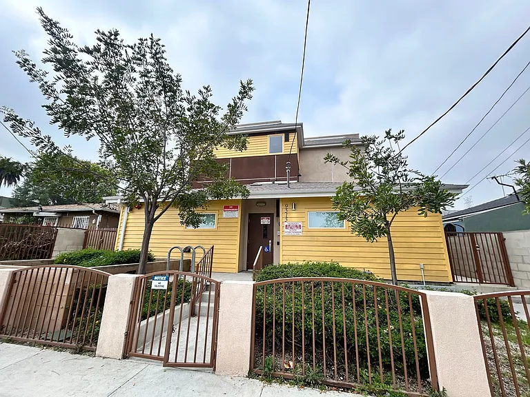 9515 S Compton Ave — Photo 7