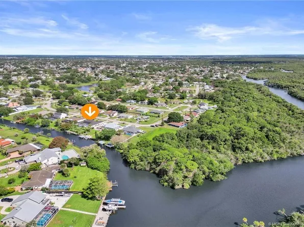 460 NE Cornwall Ave, Port Saint Lucie, FL 34984