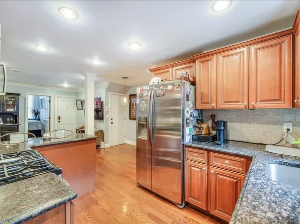 403 Adams Street image 9 of 23