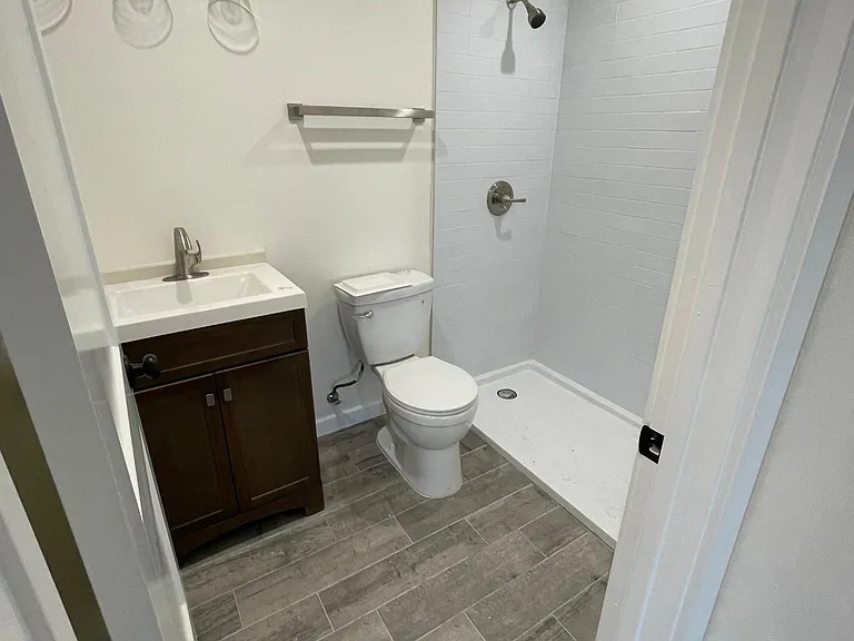 2033 E 4th St #2 — Photo 7