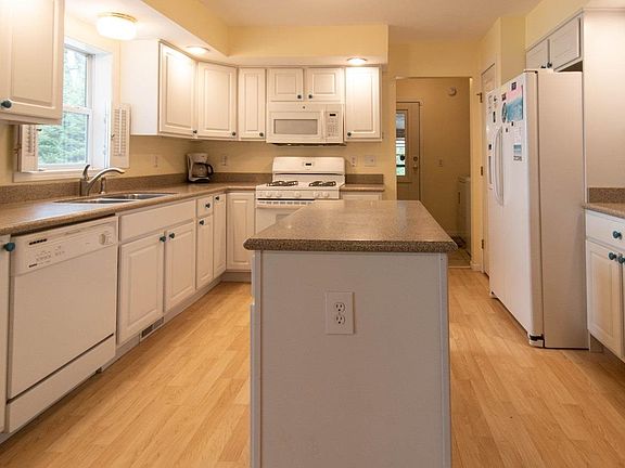 4th image of 35720 Jewell Dr