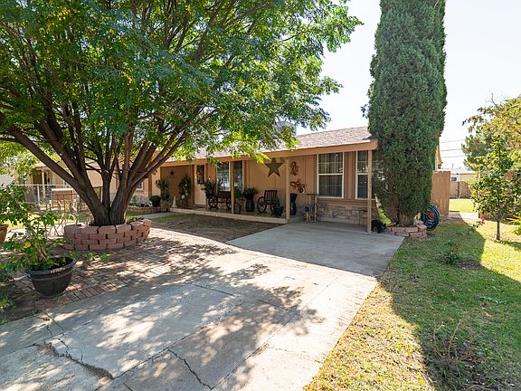 4th image of 3209 Redwood Dr