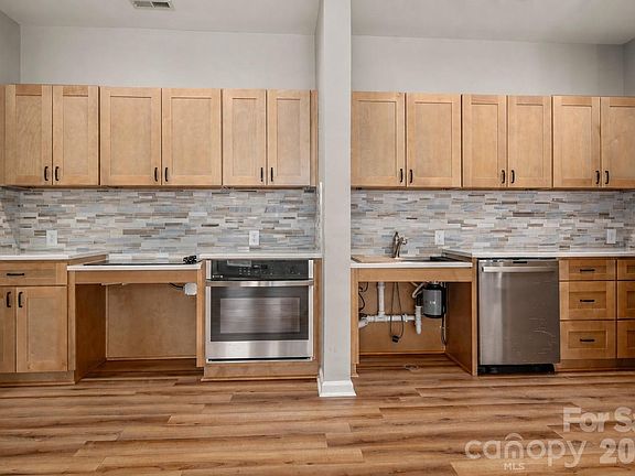 4th image of 6112 Creft Cir Unit 117