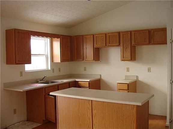 210046228_kitchen_5679_Matuka_Dr