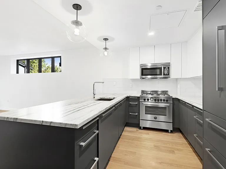 873 Pacific St #2B — Photo 3