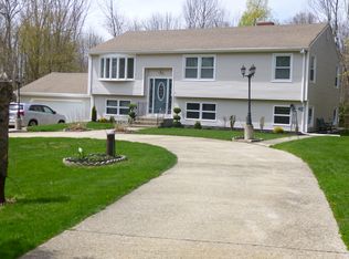 80 Carue Dr, Scituate, RI 02857