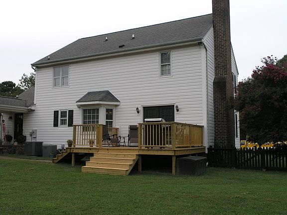 2nd image of 109 Live Oak Pl