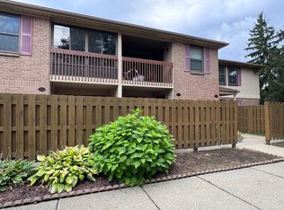 19113 Surrey Ln, Northville, MI 48167