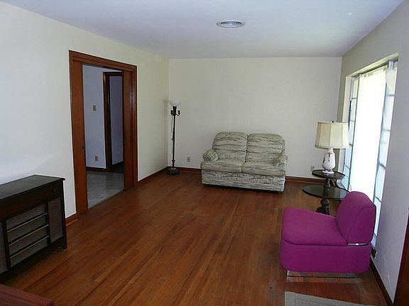 FRONT DEN