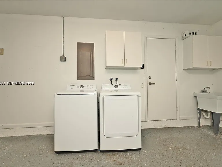 889 Sand Creek Cir — Photo 19