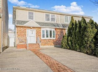 29 Ashwood Ct, Staten Island, NY 10308