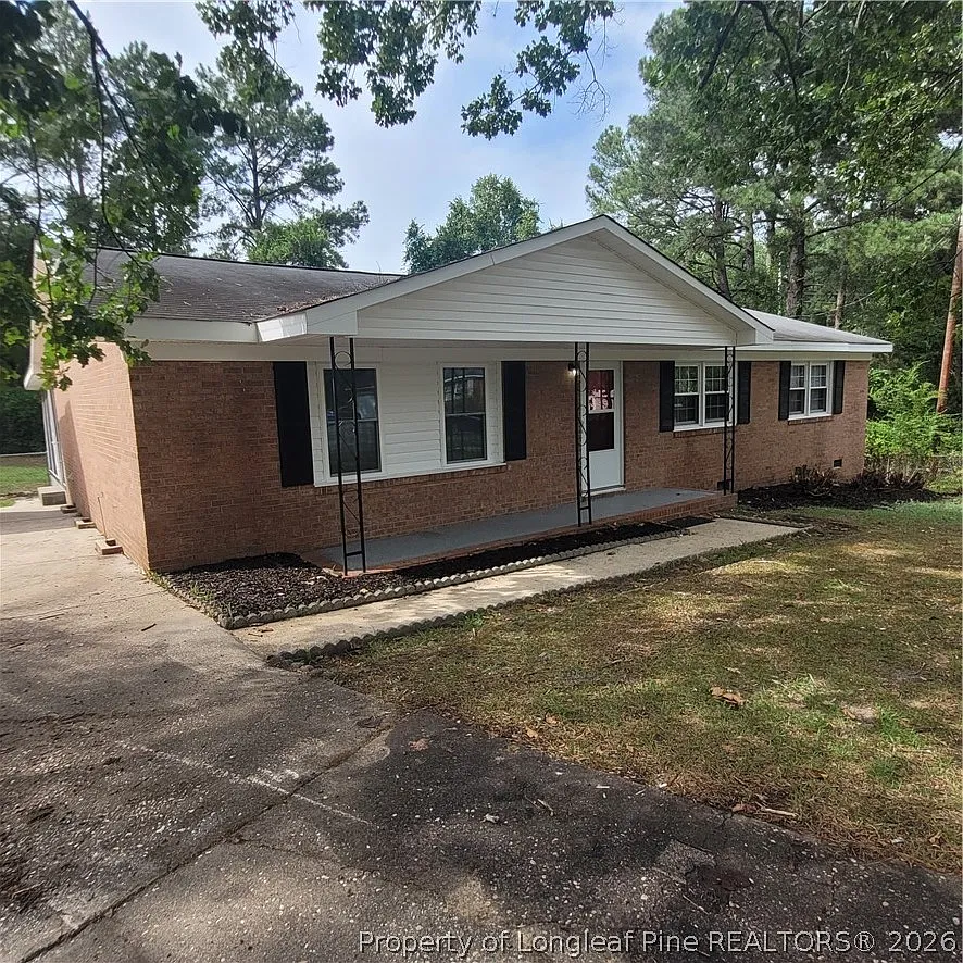 4 bed, 2.0 bath, 1300 sqft, $2,100 — Photo 2
