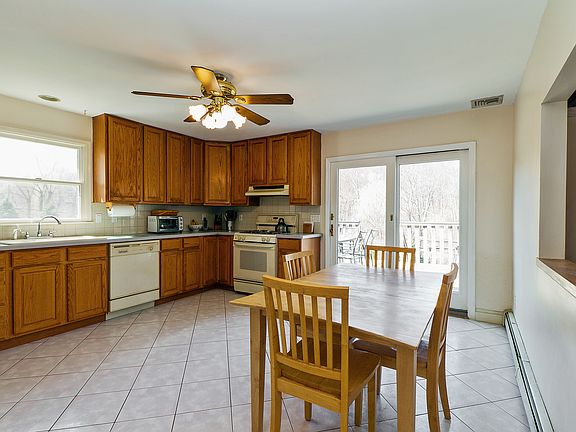 Kitchen / Breakfast Room
