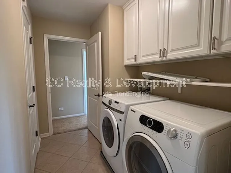 498 Grosvenor Ln — Photo 23