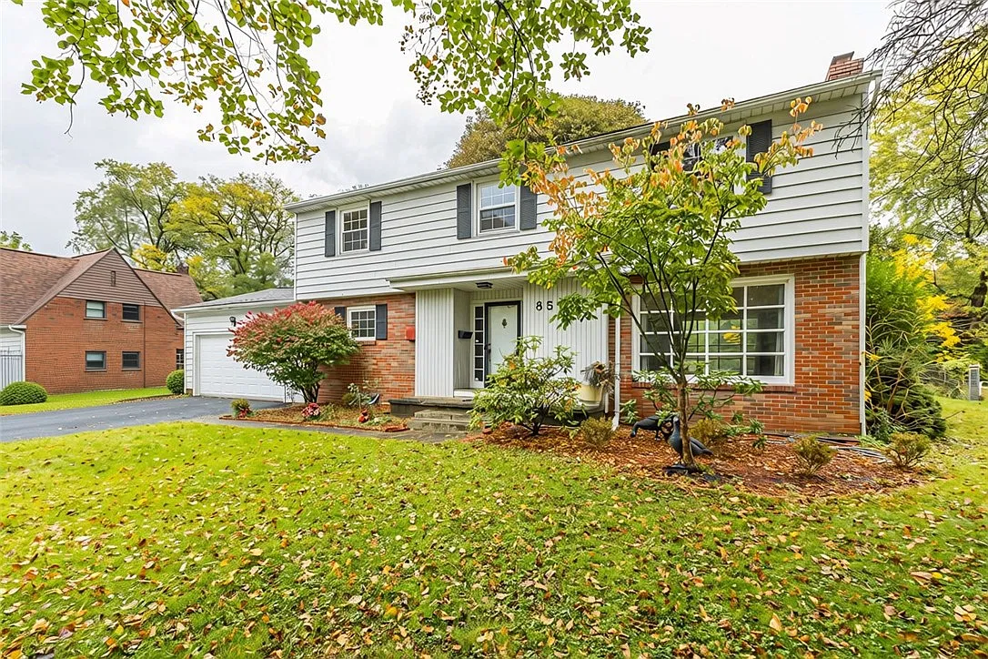 4 bed, 2.5 bath, 2128 sqft, $3,000 — Photo 2