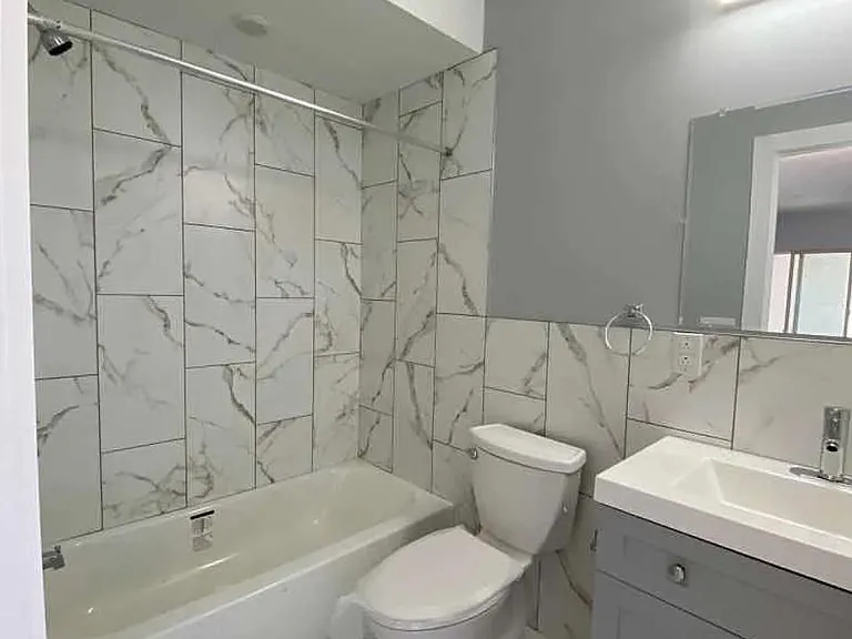 1534 W Stiles St #C — Photo 10