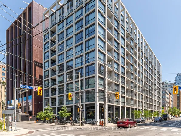 39 Brant St #205, Toronto, ON M5V 0M8