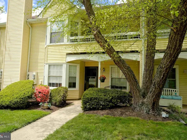 25 Dennis Ct, Hightstown, NJ 08520