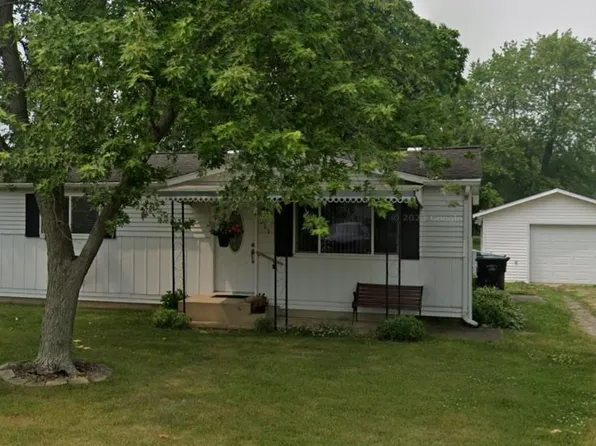 511 W Elm St, New Carlisle, IN 46552