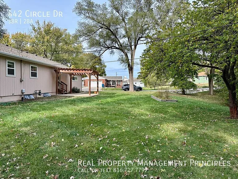 442 Circle Dr — Photo 3