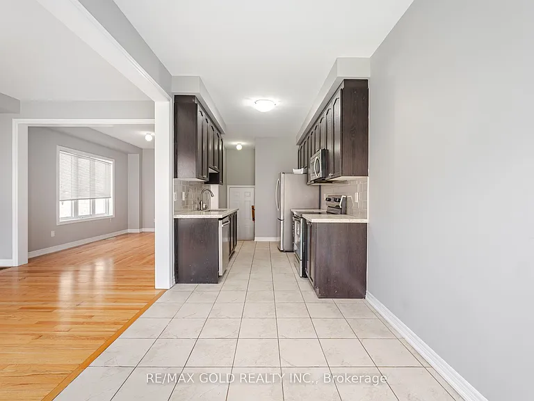 67 Yardley Cres — Photo 16