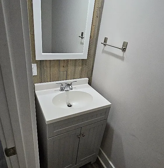 Downstairs hall 1/2 bath