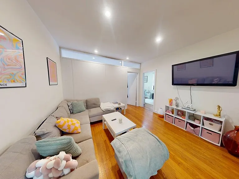 246 E 46th St #6B — Photo 5