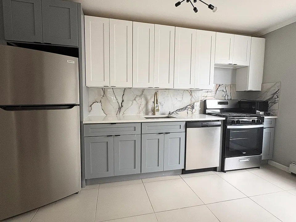 119 Hobart Ave #2