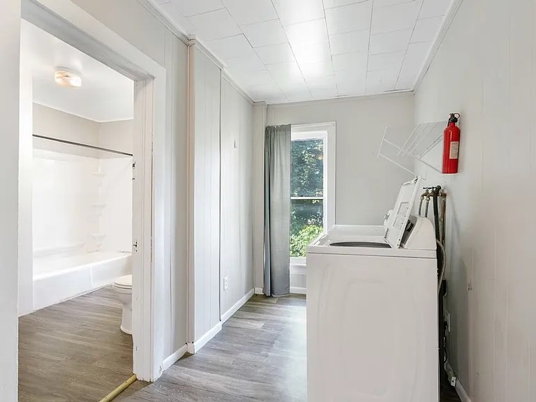 1012 Clay St — Photo 15