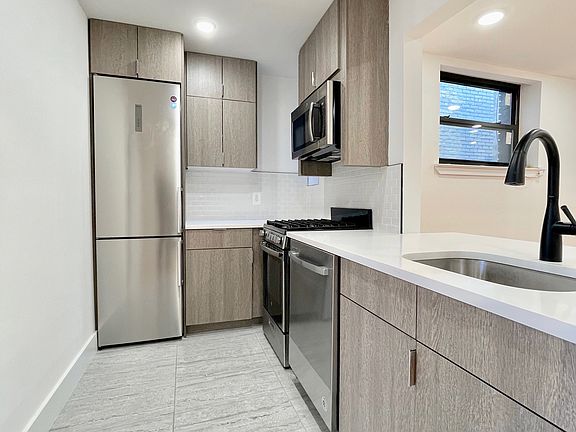 3rd image of 90 E 18th St APT 4B